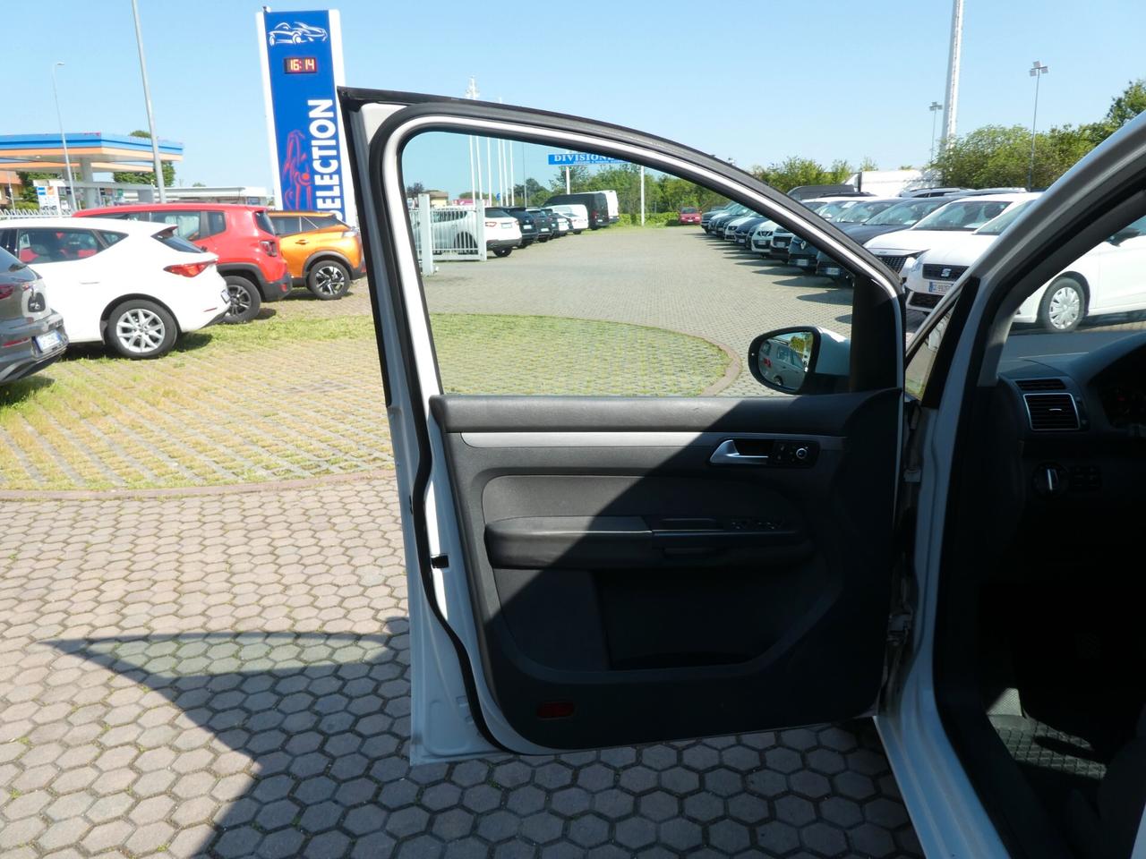 Volkswagen Touran 1.6 TDI DSG Comfortline OK NEOPATENTATI