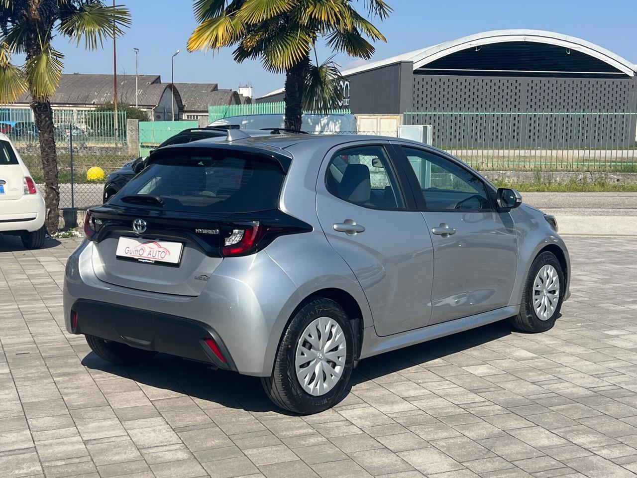 Toyota Yaris 1.5 Hybrid 5 porte Business FINANZIABILE