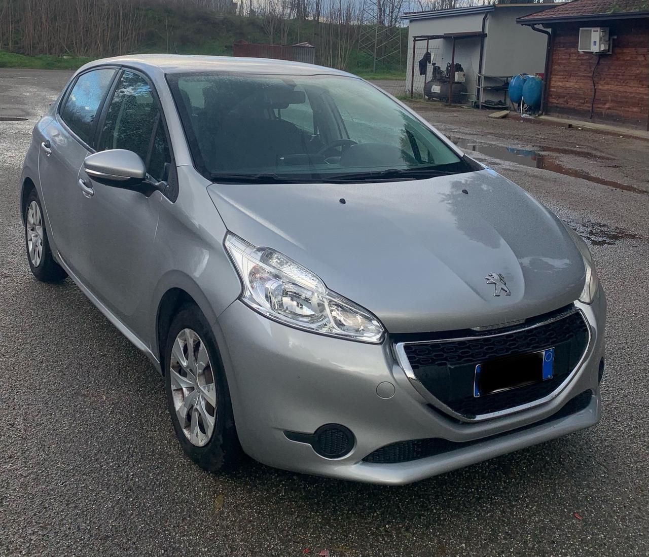 Peugeot 208 1.4 HDi 68 CV 5 porte Allure