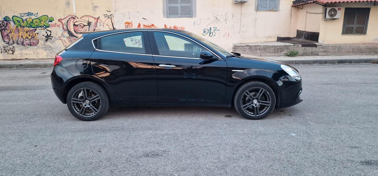 Alfa Romeo Giulietta 1.6 JTDm-2 105 CV Exclusive TOTAL BLACK