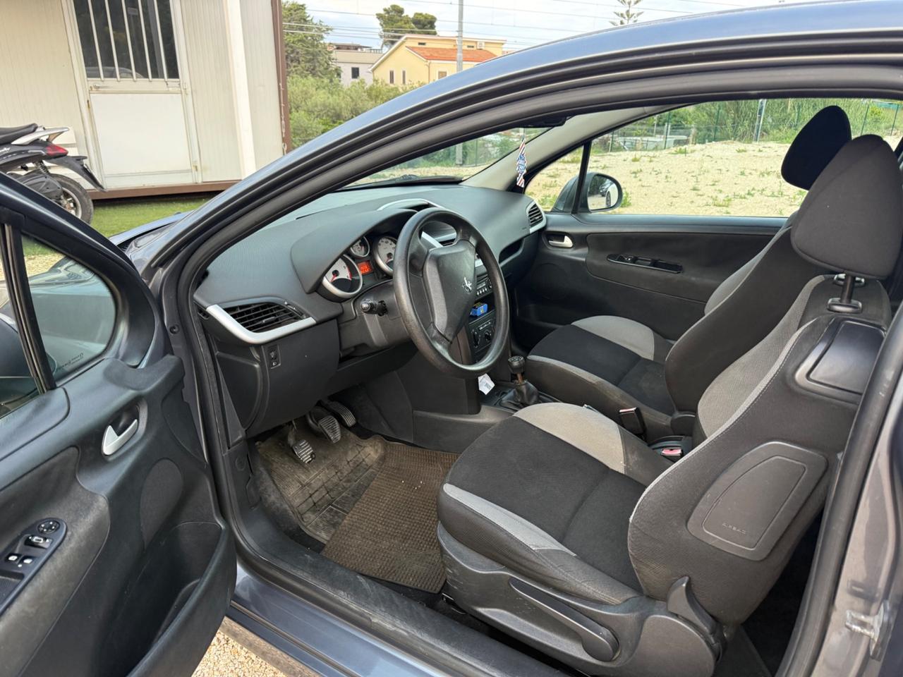 Peugeot 207 1.4 HDi 70CV NEOPATENTATI 1.590€
