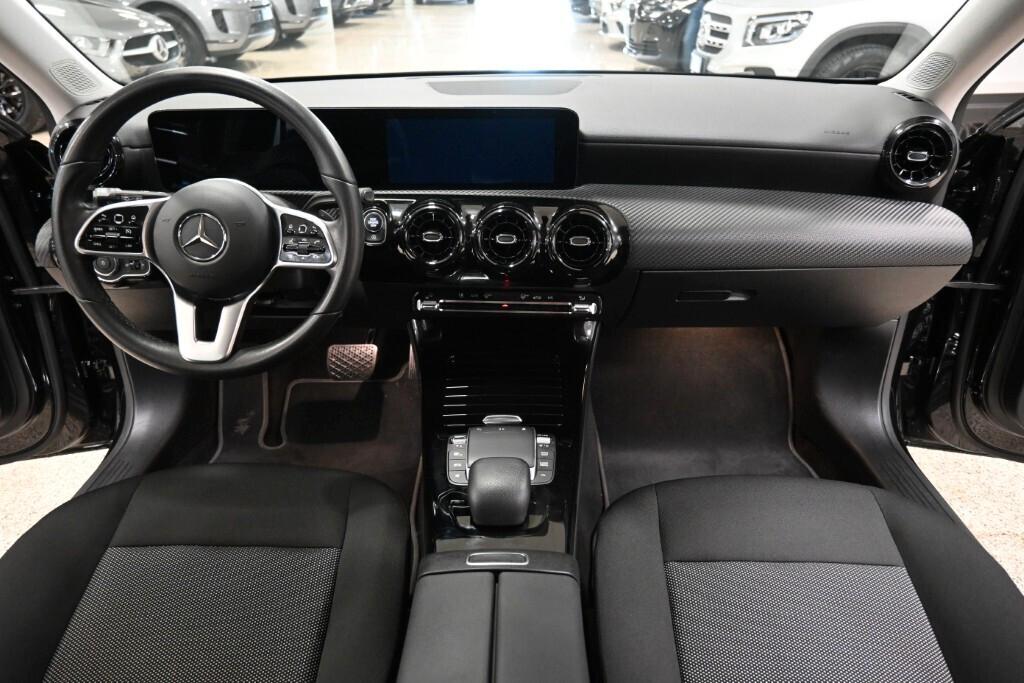MERCEDES-BENZ A 180D 116CV AUTOMATIC BUSINESS SOLUTION ( NAVI PREMIUM - PARK ASSIST - TELECAMERA POST. - CERCHI 16 )