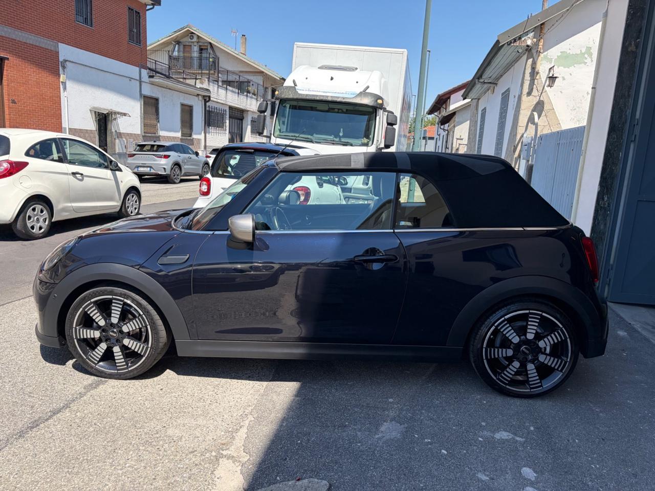 Mini 1.5 Cooper Essential Cabrio KM 68000