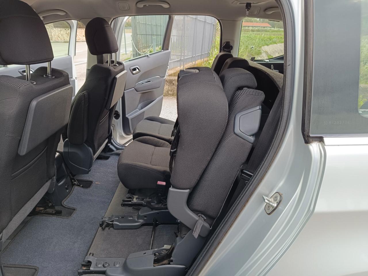 Peugeot 5008 1.6 HDi 110CV Premium 7 POSTI