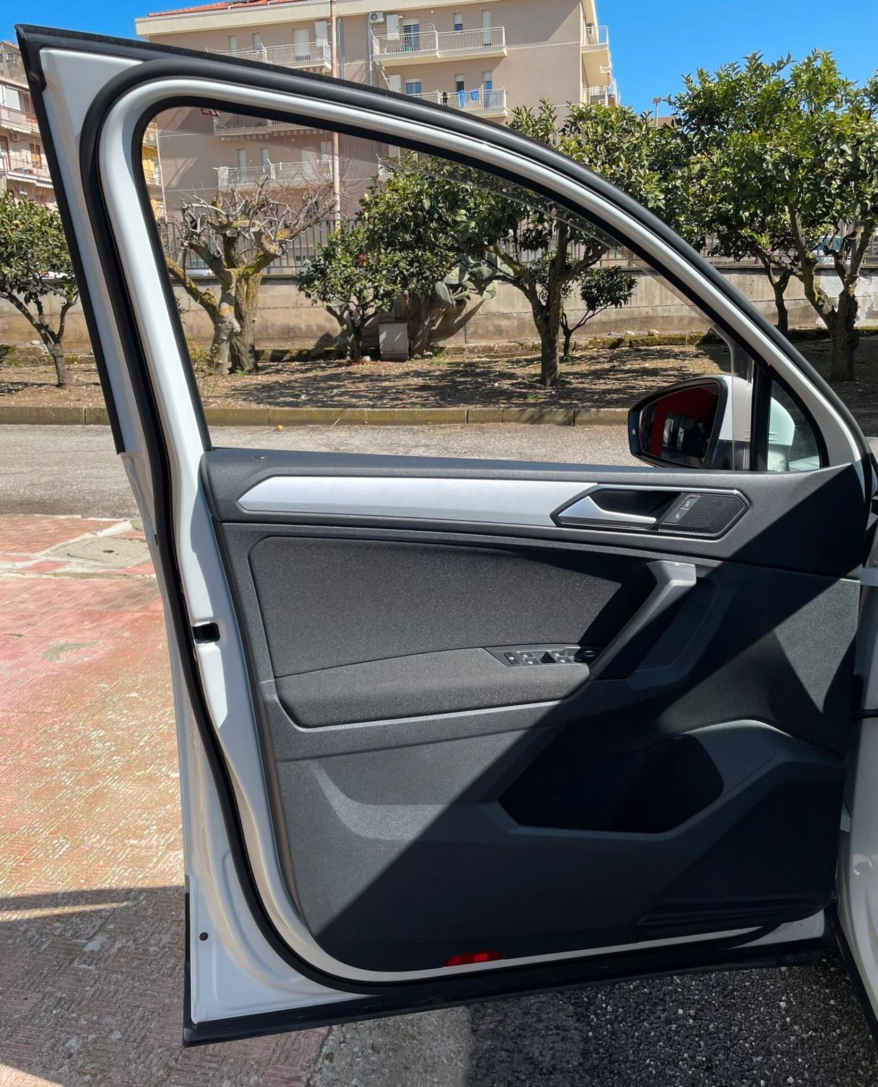 Volkswagen Tiguan 2.0 TDI SCR Business BlueMotion