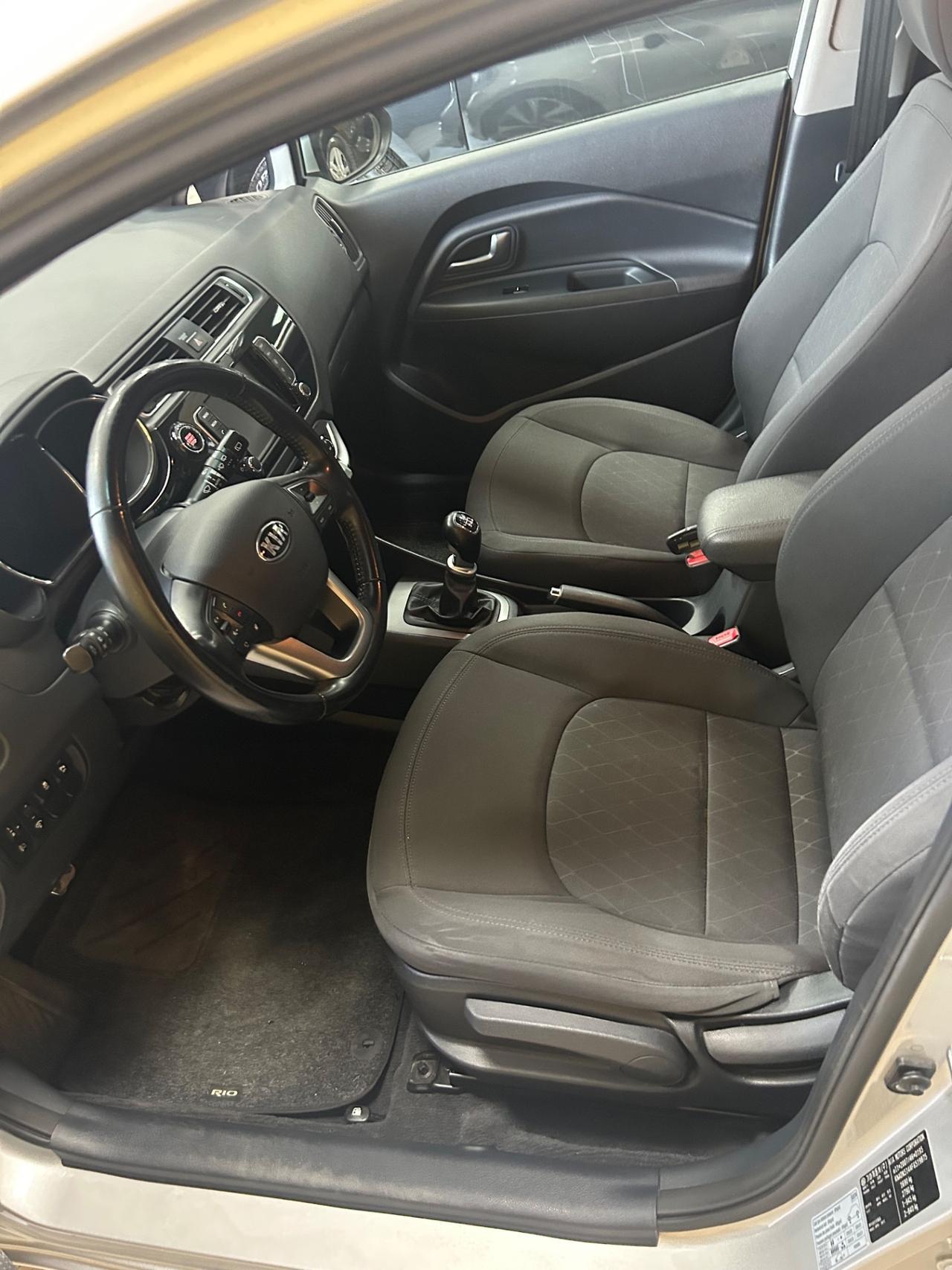 KIA RIO 1.4 Crdi 90 cv “FULL LED/NAVI/RETRO”-2015