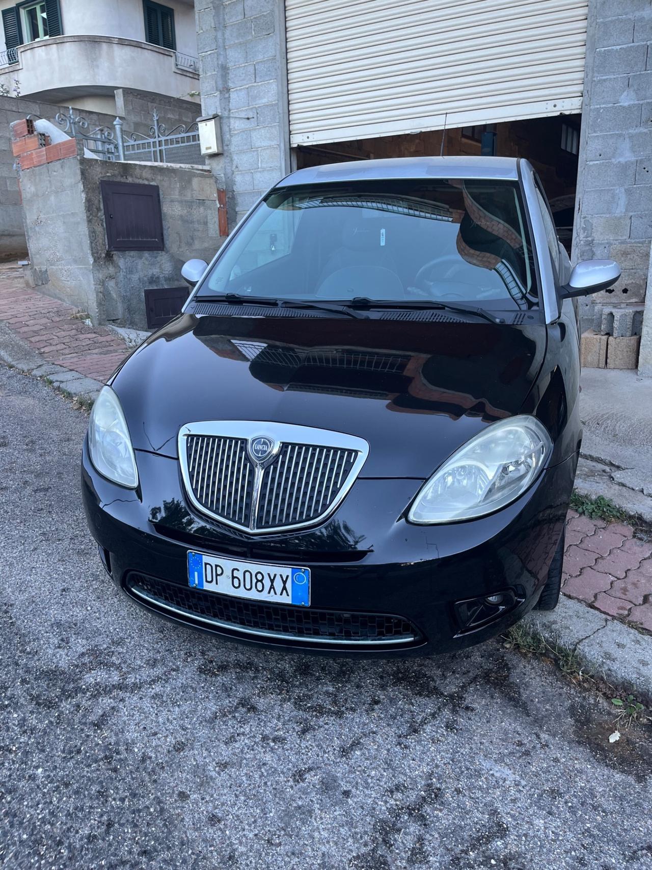 Lancia Ypsilon 1.3 MJT 75 CV DPF Sport MomoDesign