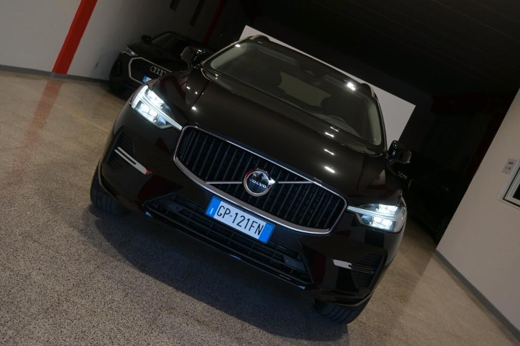 VOLVO XC60 2.0D 197CV B4 (D) AUTOMATIC CORE ( FARI LED - COCKPIT - CRUISE - CARPLAY - PDC - TELECAMERA POST. - CERCHI 18 ) KM 18000