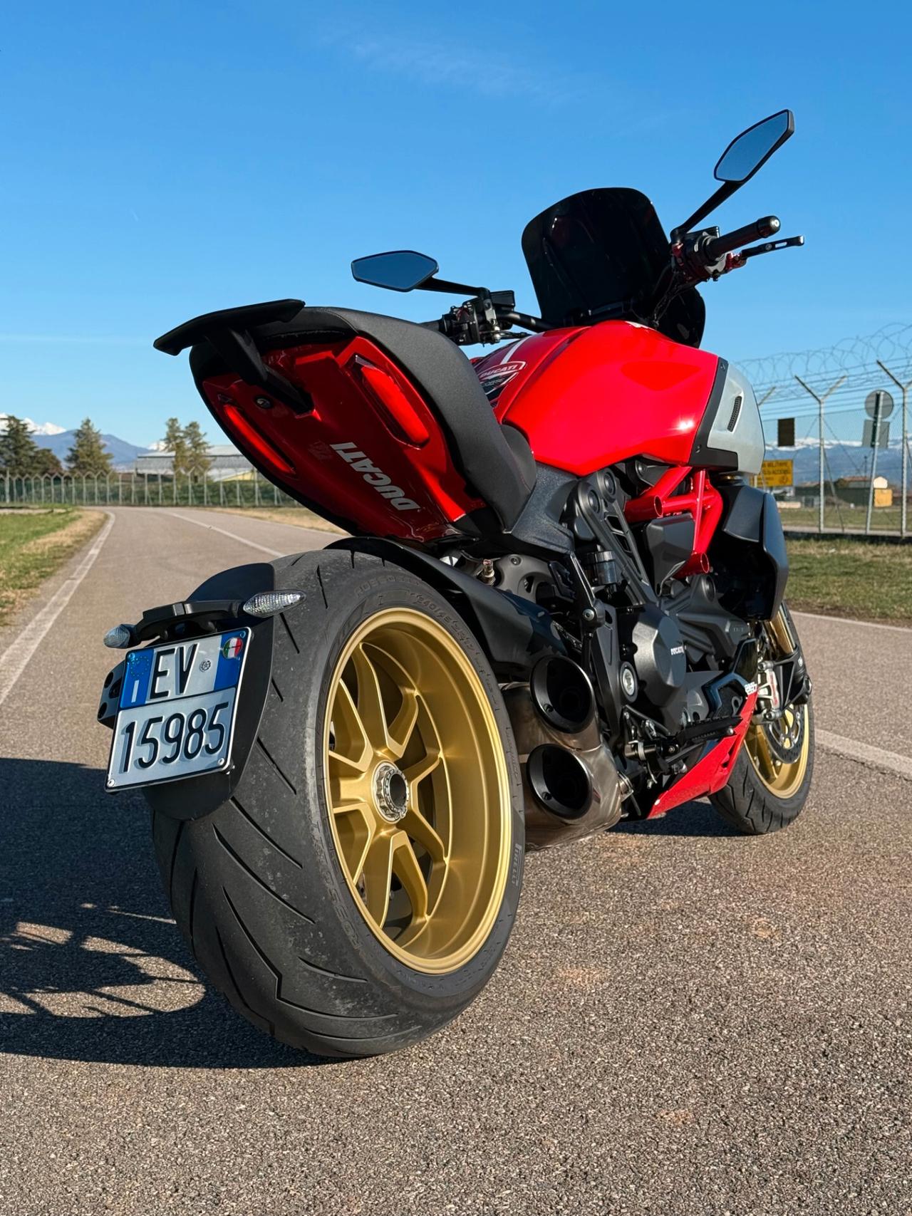 Ducati Diavel 1260 S "RED - GOLD WHEELS - KM 5200 TG DUCATI"