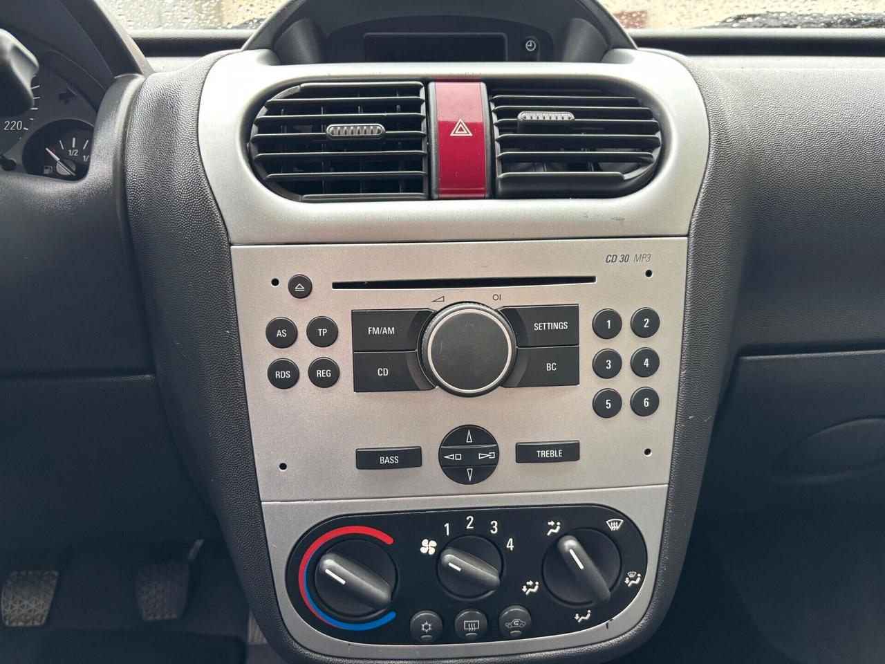 Opel Corsa 1.2 benzina Neopatentati