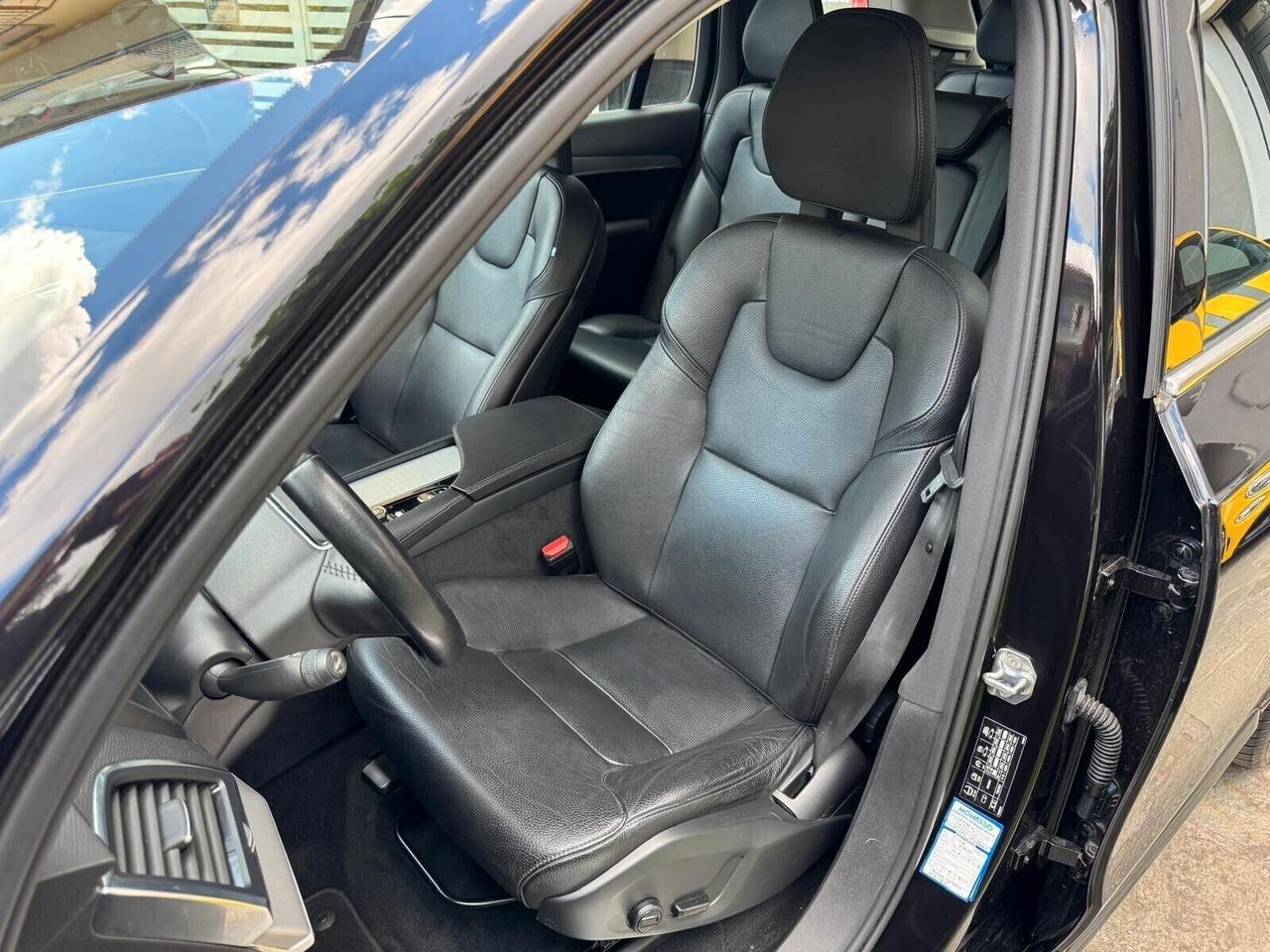 VOLVO XC90 B5 (d) AWD Geartronic 7 posti R-DESING