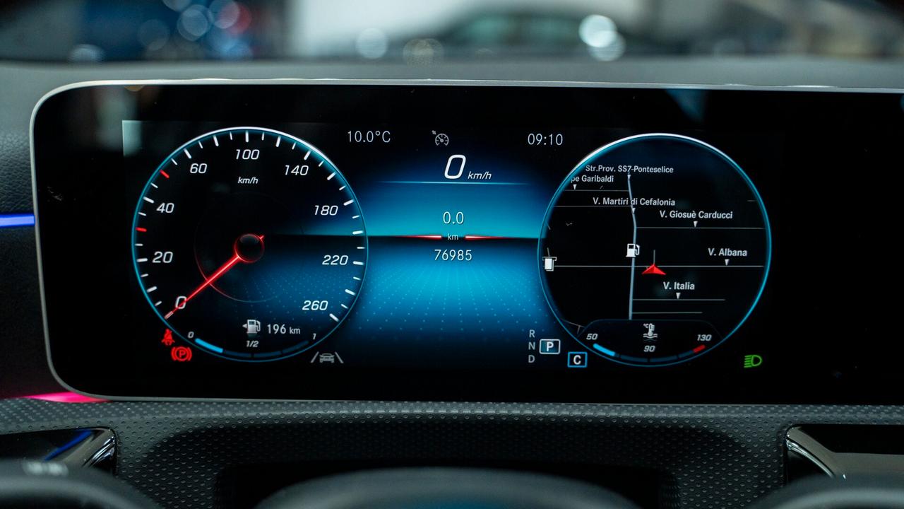 Mercedes-benz A 180 D PREMIUM PLUS AMG TETTO PACK LUCI XENO NAVI FULL