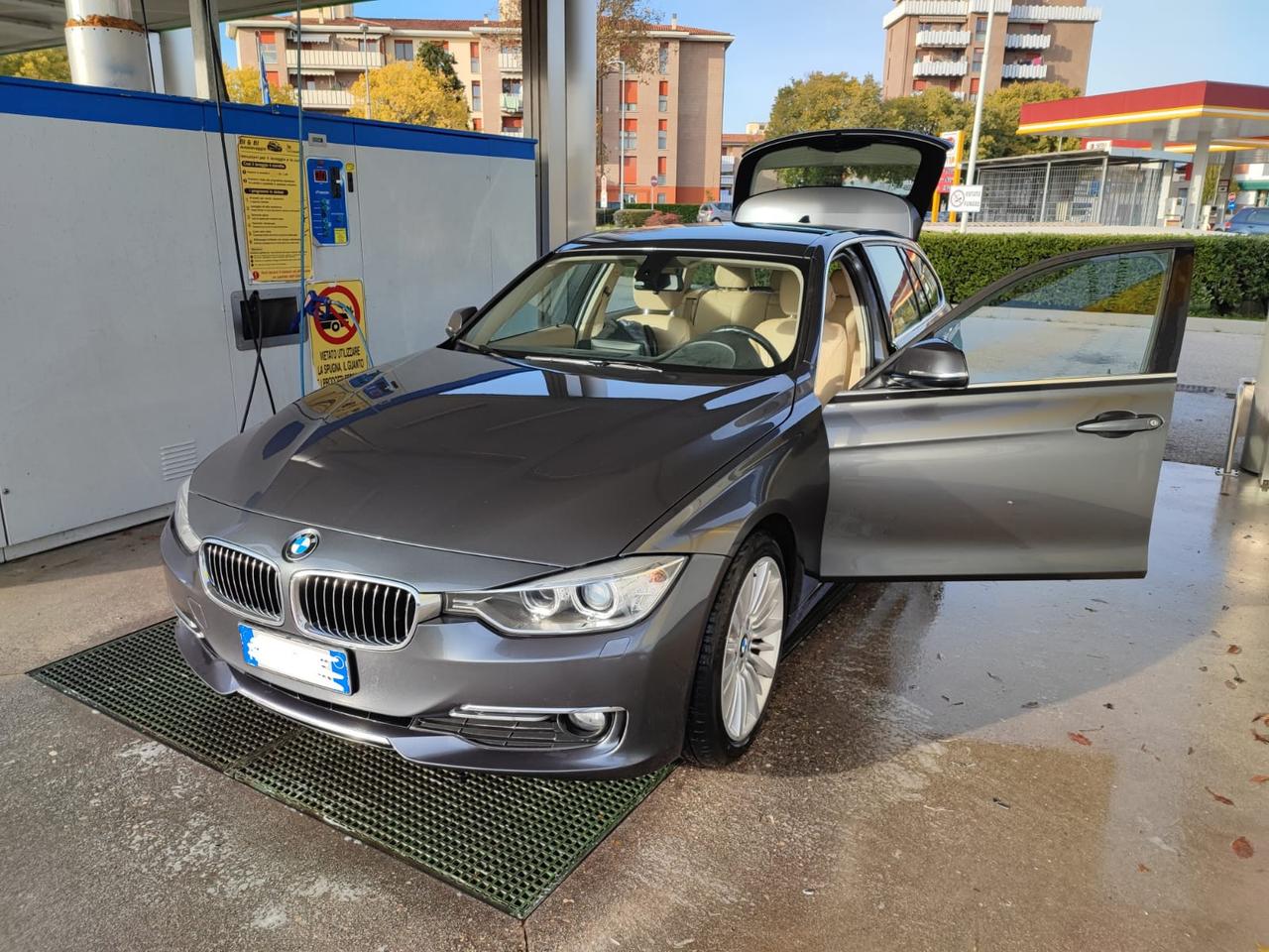 Bmw 320 320d Touring Luxury aut. 185 cv