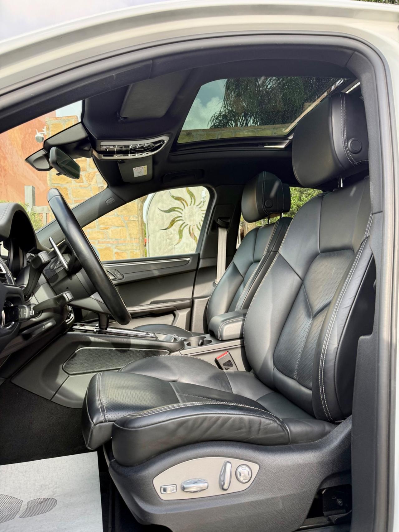 Porsche Macan 2.0 265 cv Led Pelle Tetto Panoramico Apr. Camera 360* 21 Felgen