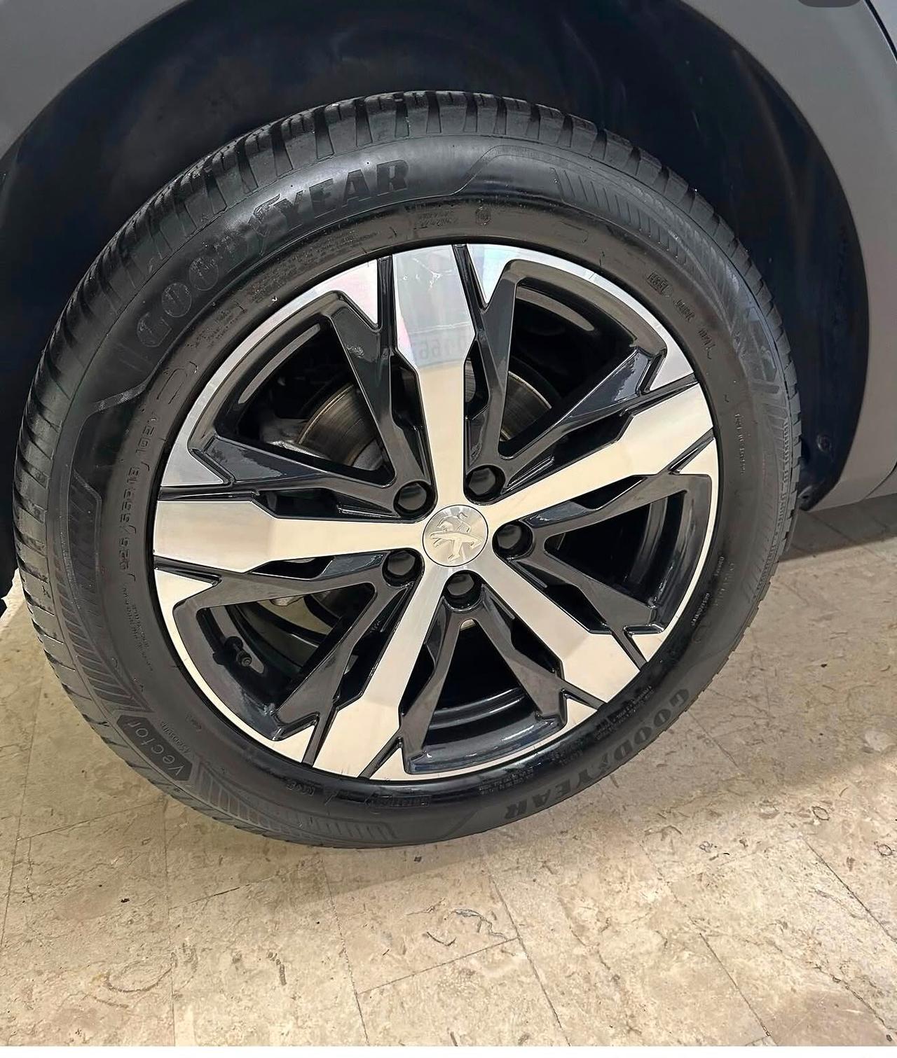 Peugeot 3008 BlueHDi 130 S&S EAT8 Allure