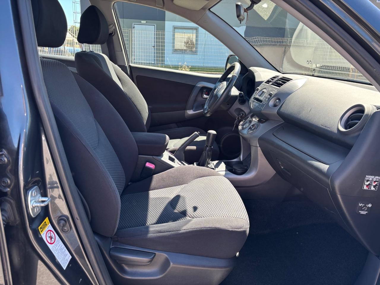 Toyota RAV4 2.0 Luxury, UNI PRO, GARANZIA