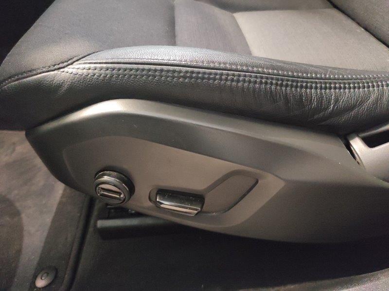 VOLVO XC60 (2017-->) - XC60 B4 Geartronic Momentum