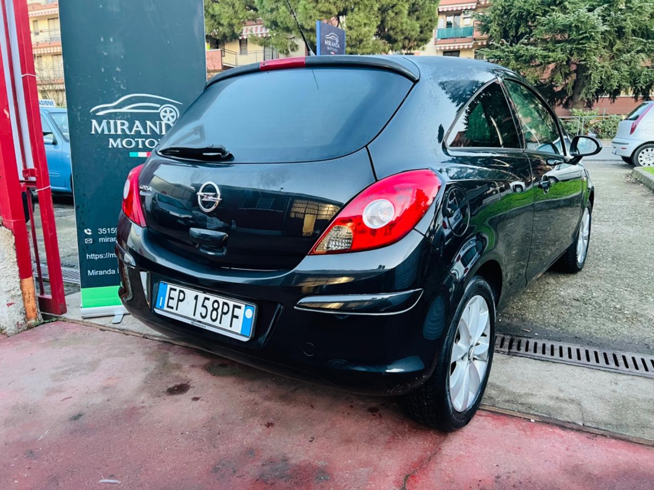 Opel Corsa 1.2 3 porte b-color