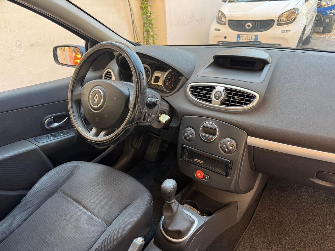 RENAULT Clio 1.2 16V 5 porte Luxe