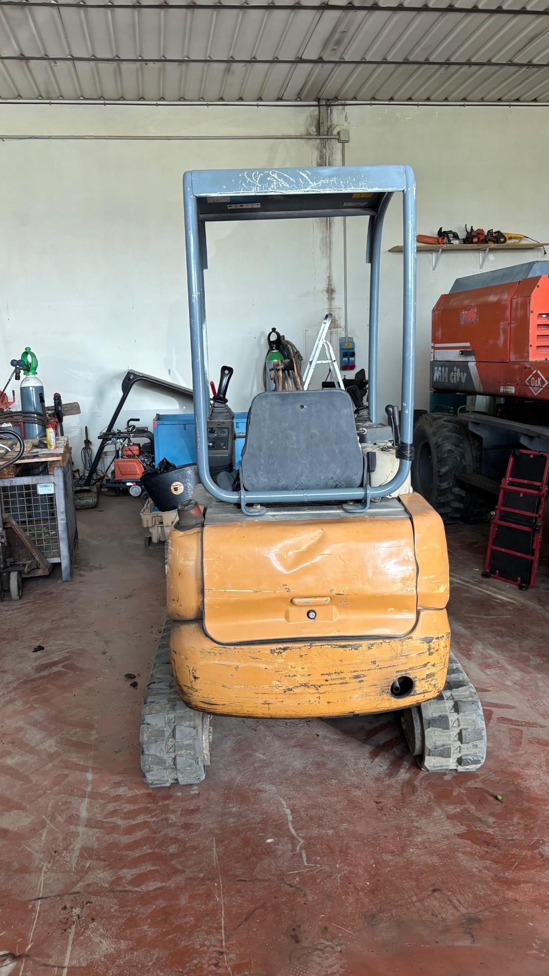 Case CX18B