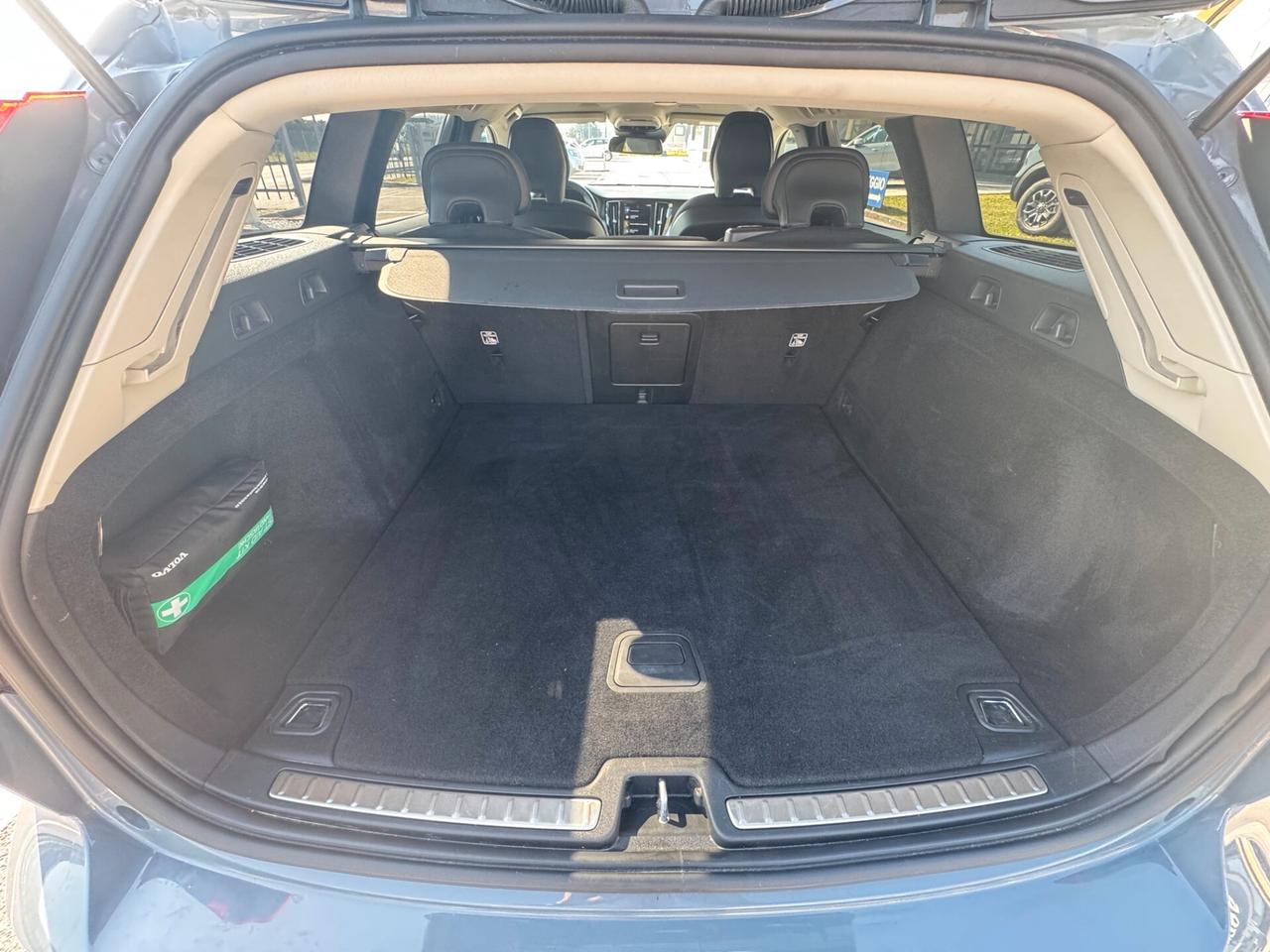 Volvo V60 B4 Geartronic Momentum Business