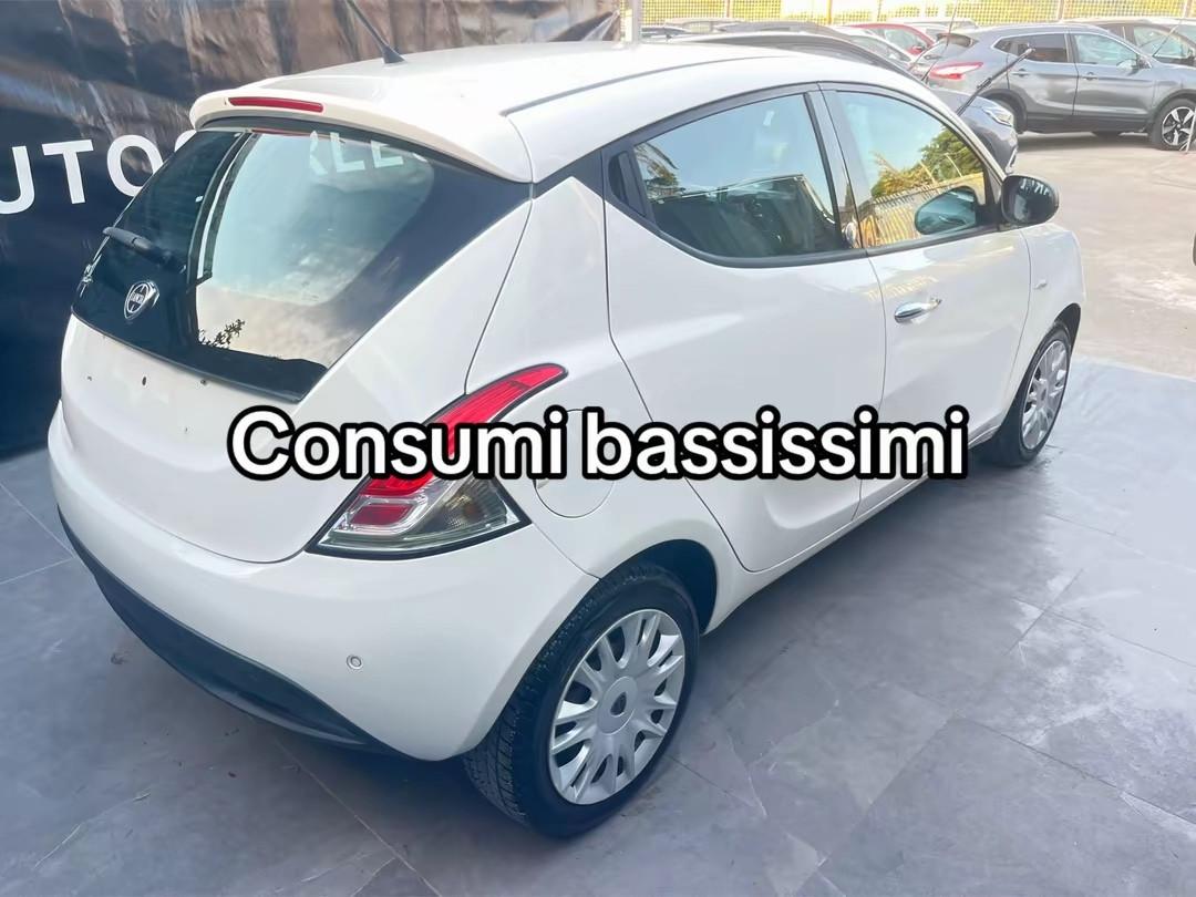 Lancia Ypsilon 1.2 benzina e gpl di serie Ecochic Gold