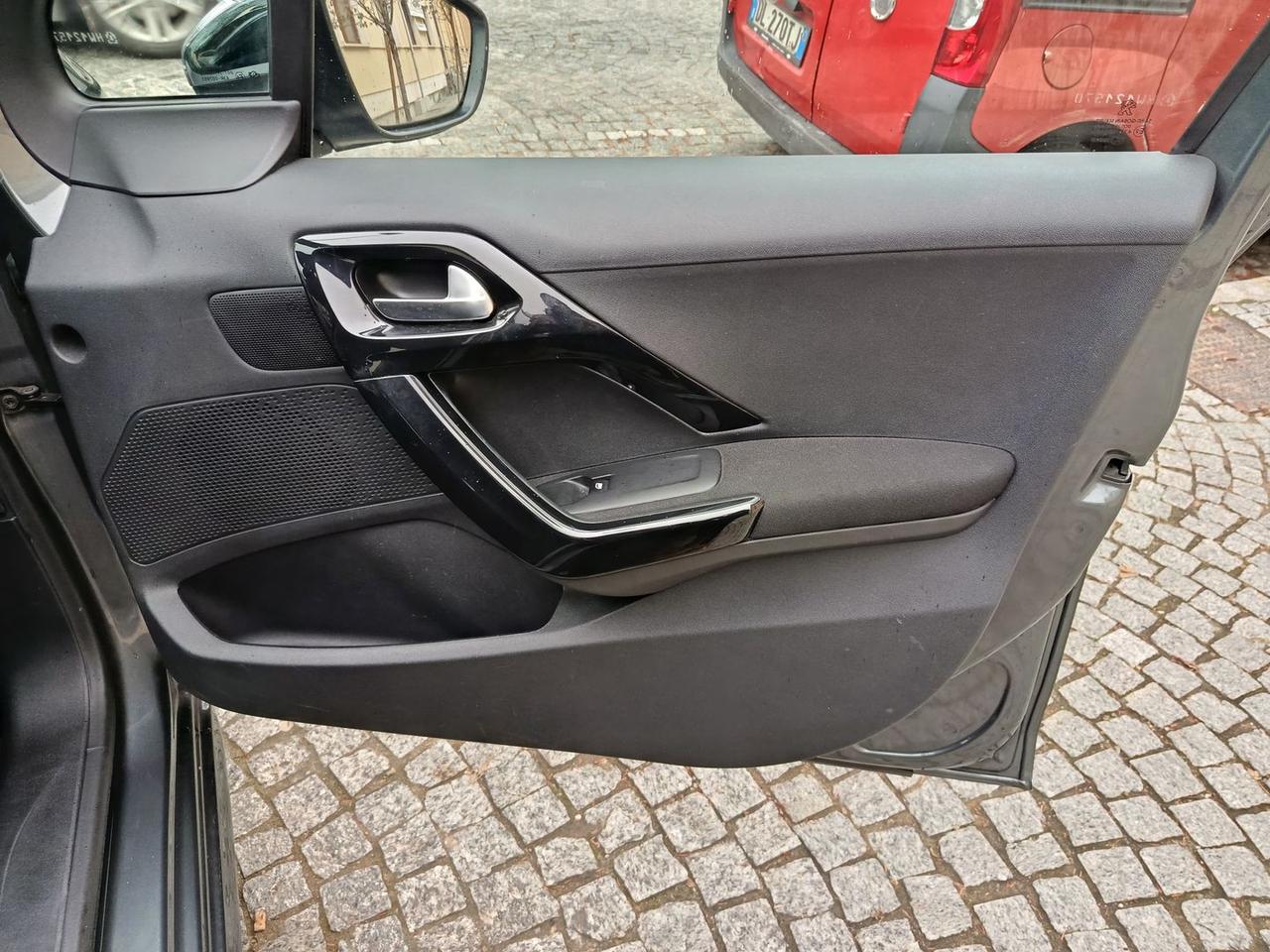 Peugeot 208 Allure 1.2 PureTech 82 #8383