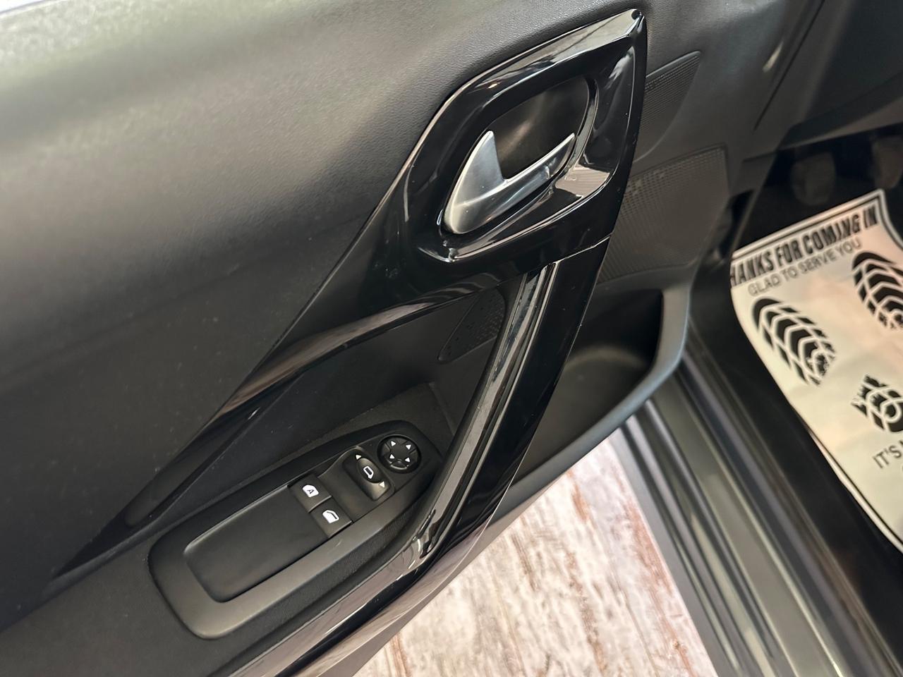 Peugeot 208 1.2 Benzina 5 porte Allure Ok Neopatentati