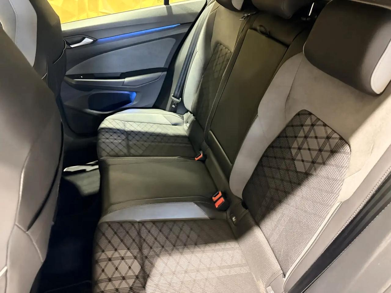 Volkswagen Golf 1.5 eTSI 150 CV EVO ACT DSG R-Line