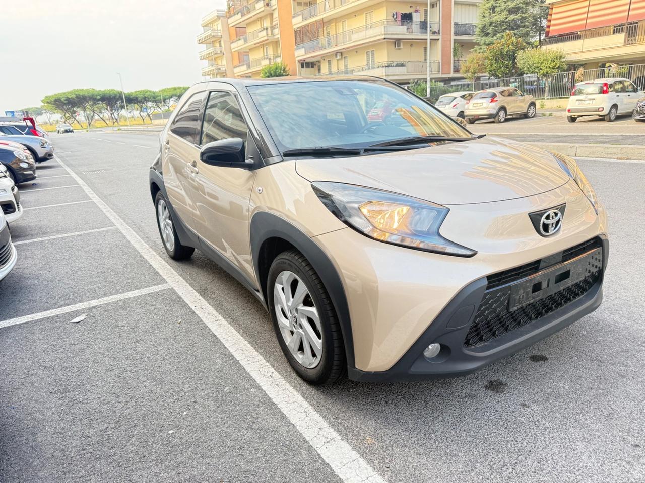 Toyota Aygo X 1.0 VVT-i 72 CV 5 porte Lounge Air S-CVT LED NAVI KAMERA CERCHI 16 PDC BLUETOOTH