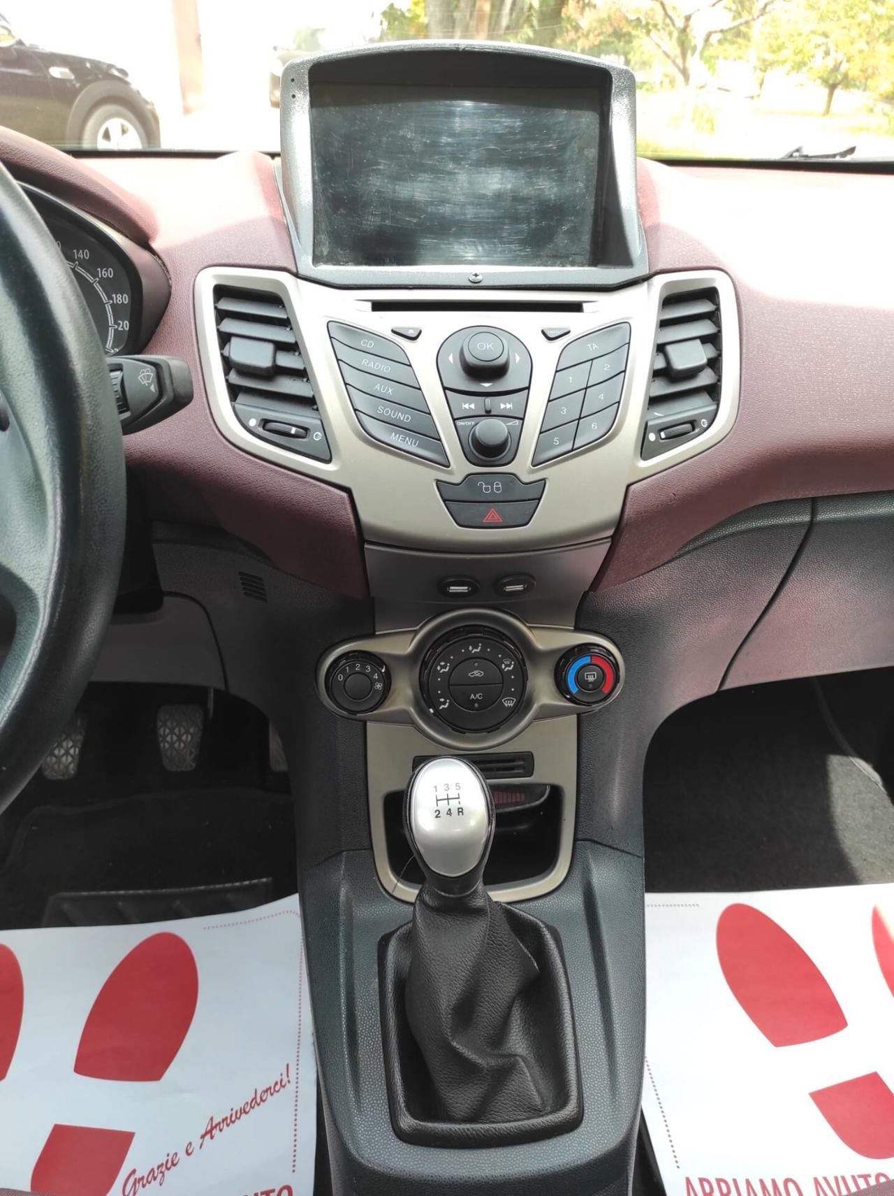 Ford Fiesta 1.4 TDCi 68CV 5 porte Titanium