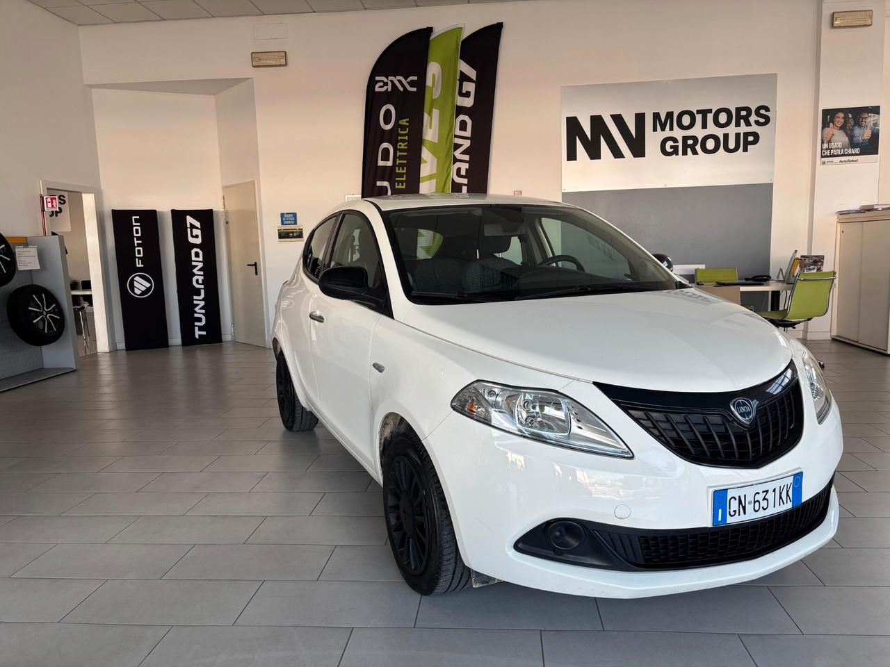 Lancia Ypsilon 1.0 FireFly 5 porte S&S Hybrid Silver