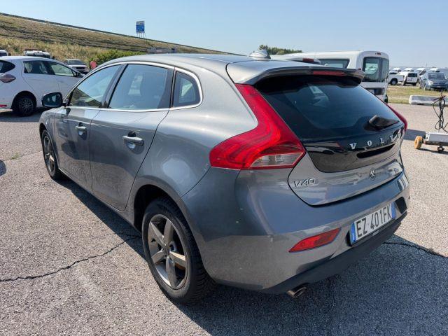 VOLVO V40 D3 Momentum