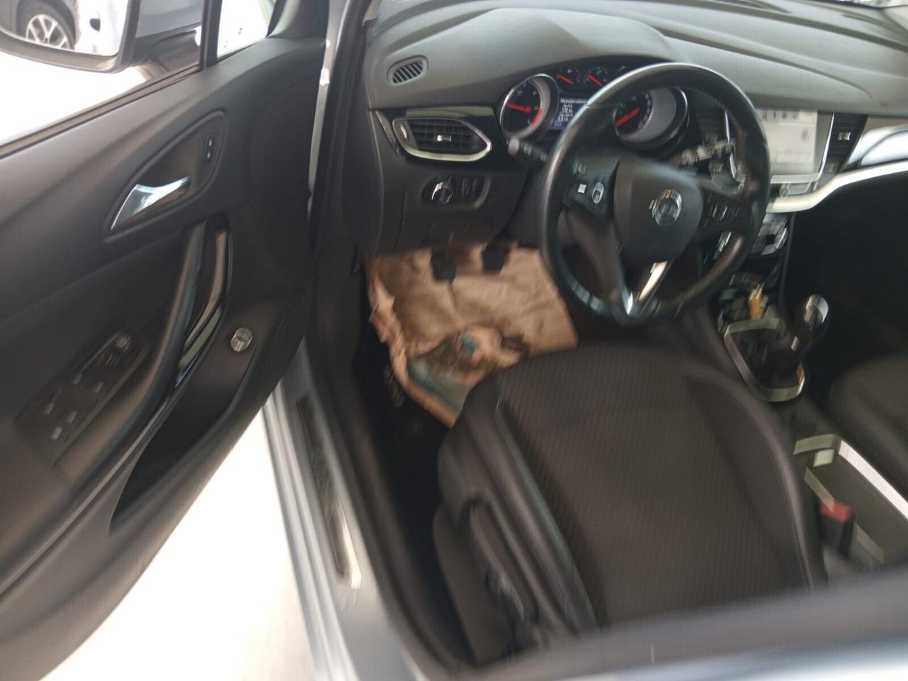 Astra 1.6 CDTi 110CV Start&Sto Sports Tourer Dynamic DA VETRINA