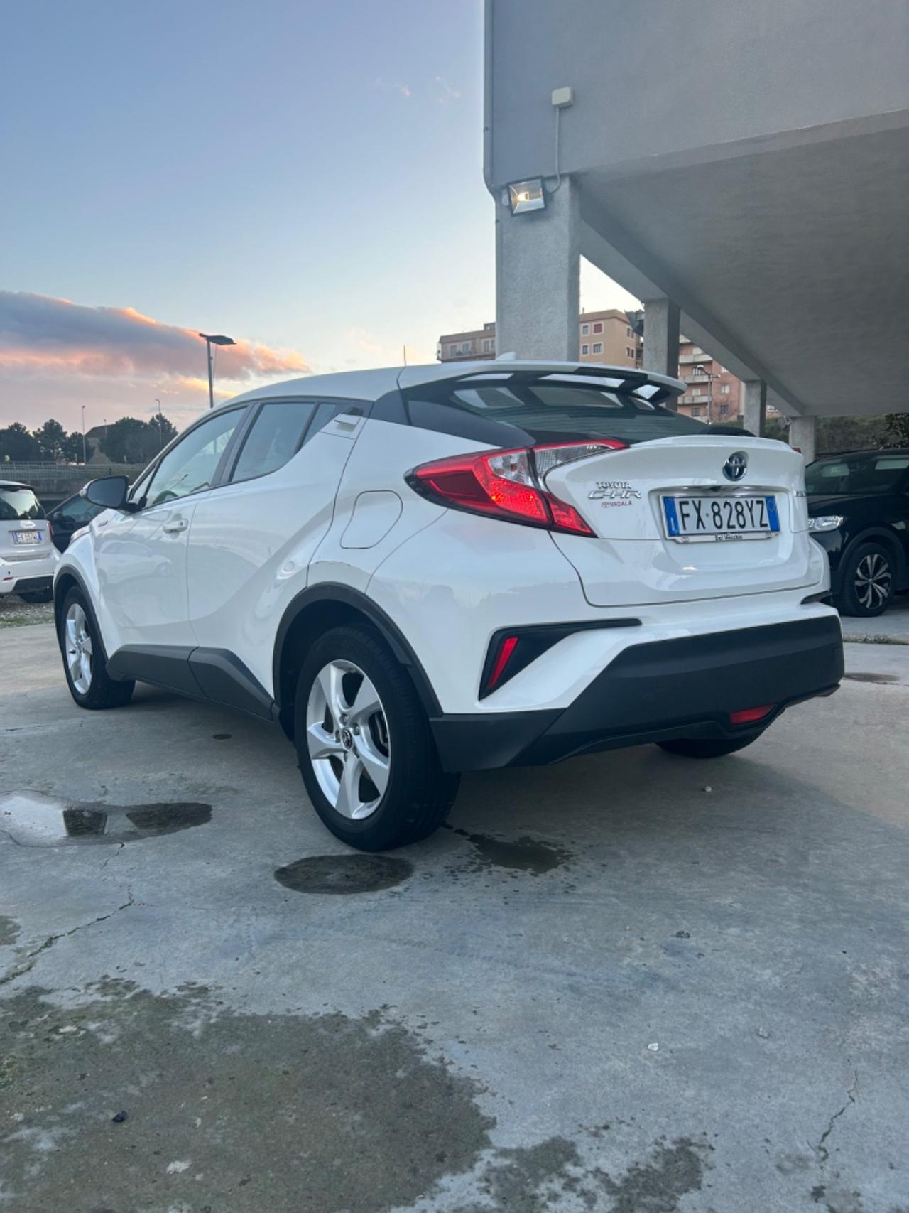 Toyota C-HR 1.8 Hybrid E-CVT Business