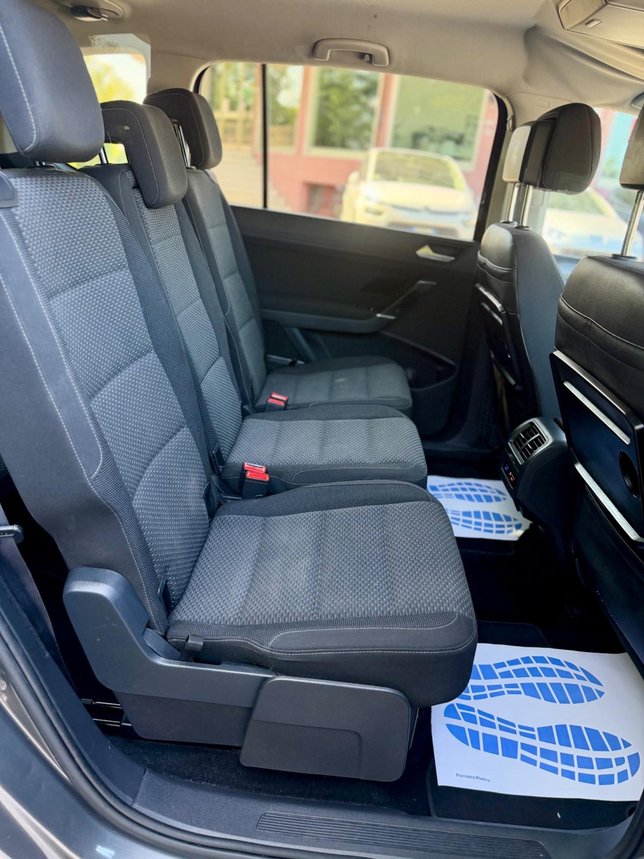 Volkswagen Touran 2016 1.6 TDI 7 posti OK NEOPATENTATI ! ! !