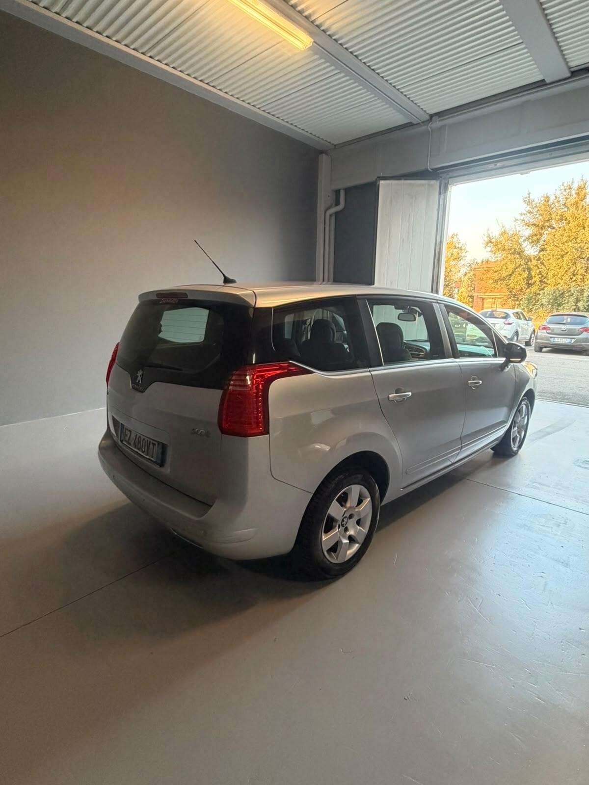 Peugeot 5008 BlueHDi 120 S&S Business