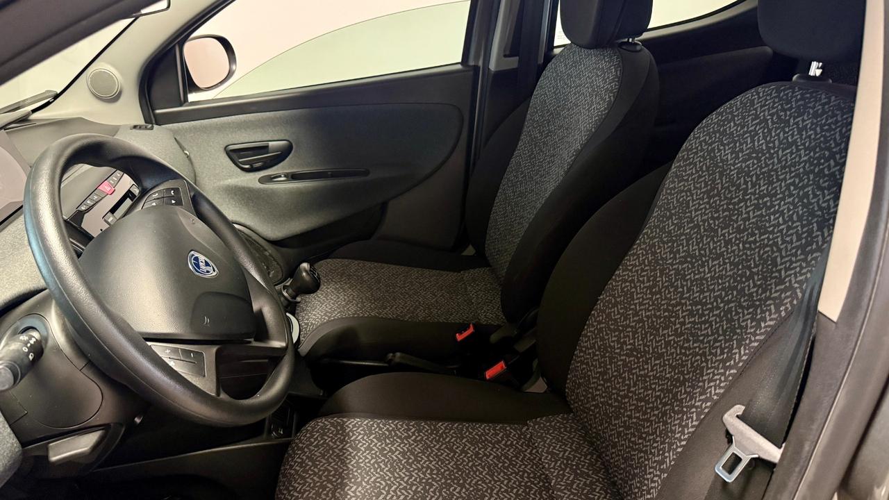 Lancia Ypsilon 1.0 Hybrid Silver - 12/2022