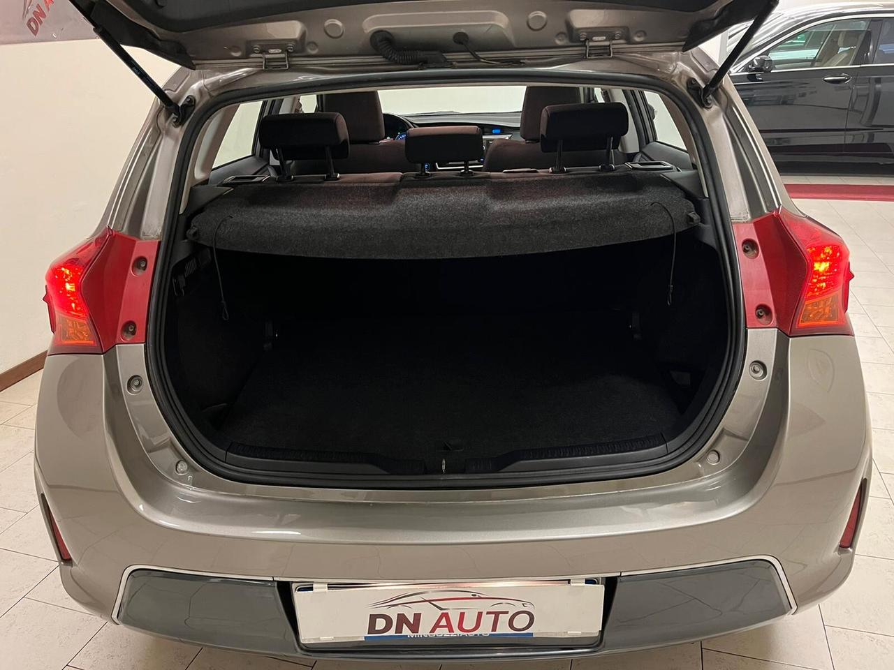 Toyota Auris 1.8 Hybrid Lounge