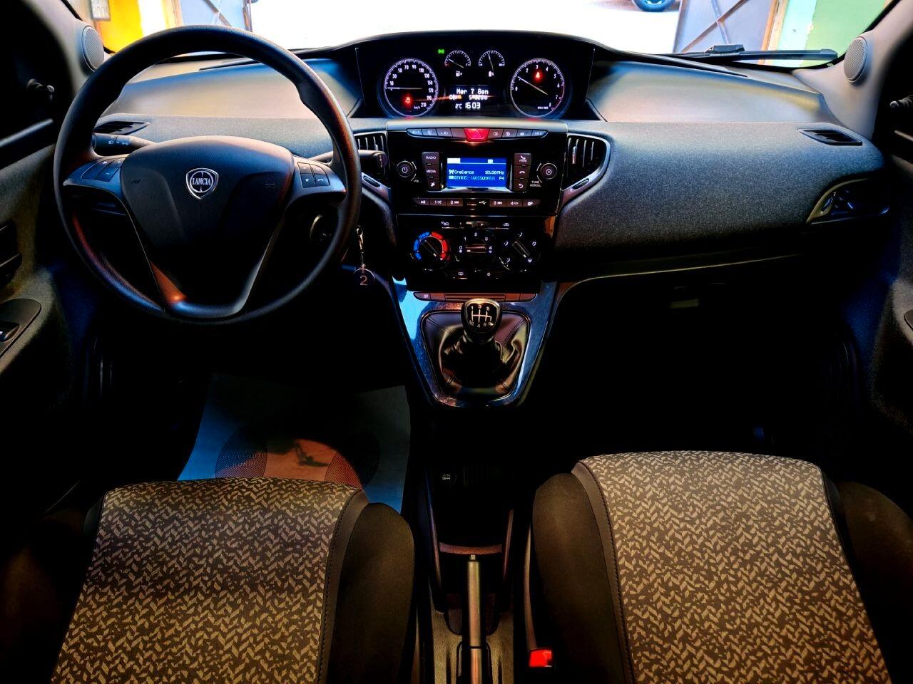 Lancia Ypsilon 1.0 Hybrid Ecochic