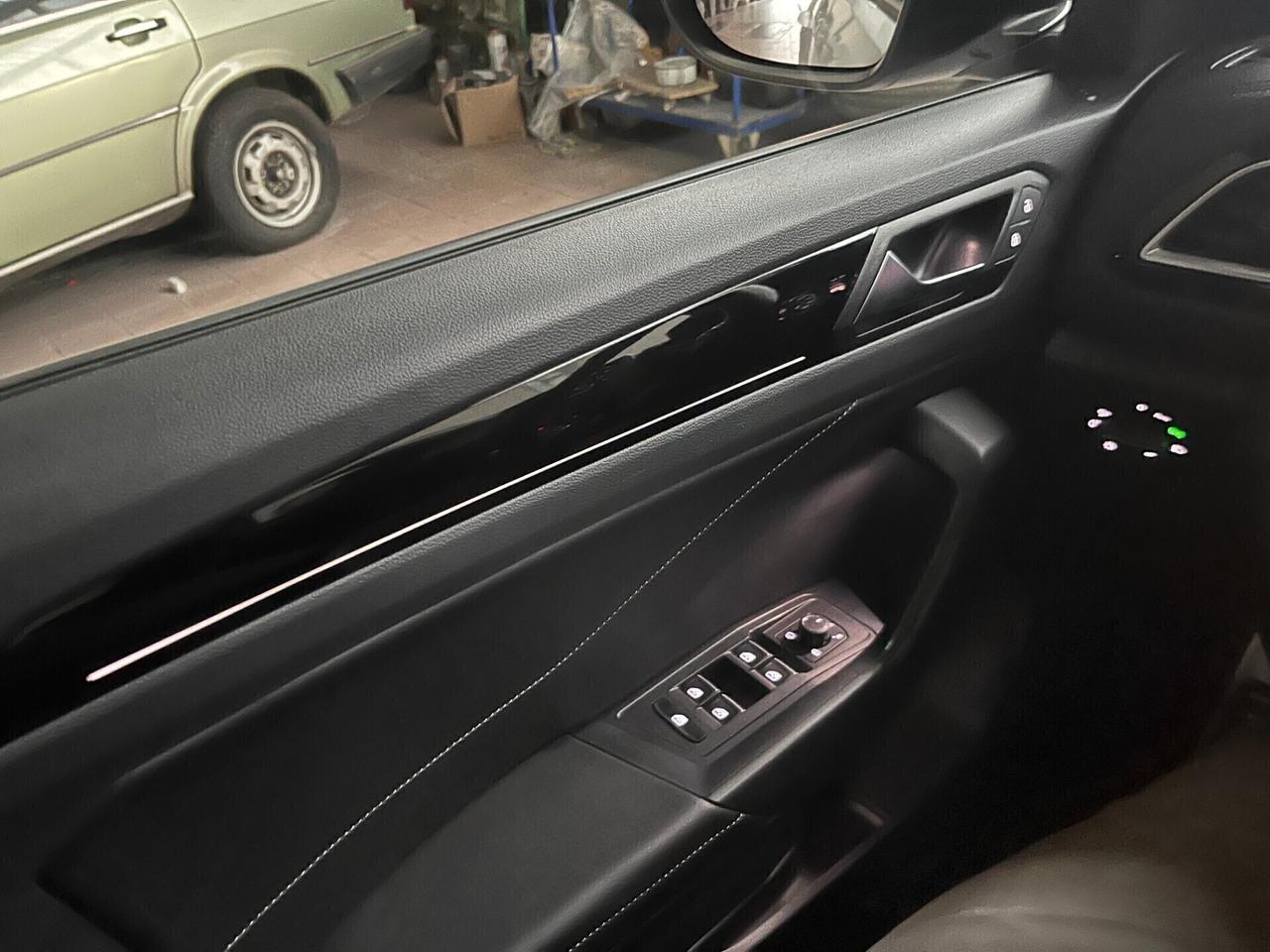 Volkswagen T-Roc 1.5 TSI ACT R-Line 10/2022 **KM 68198**