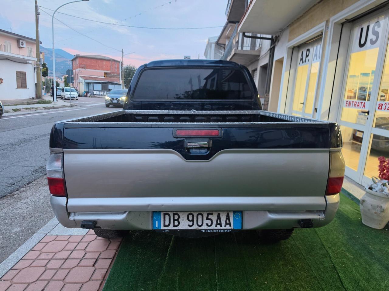 Mitsubishi L200 2.5 TD cat 4WD Double Cab Invite