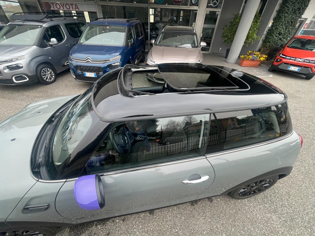 Mini IV F56 3p 1.5 Essential auto Full. 11.000 KM !!