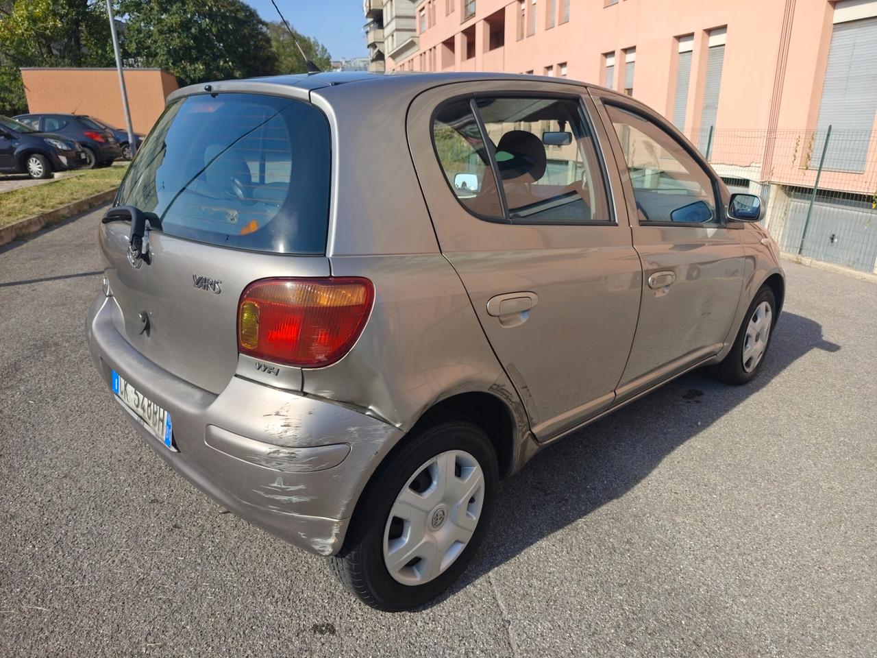 Toyota Yaris 1.0 benz euro 4 16V cat 5 porte Sol