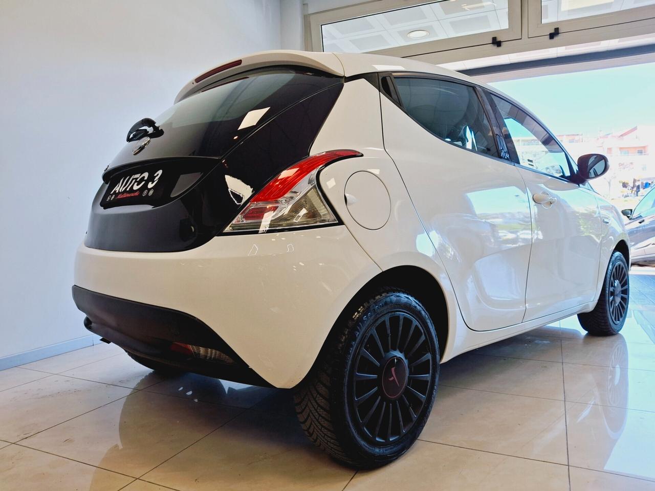 Lancia Ypsilon 1.2 69 CV 5 porte S&S Gold