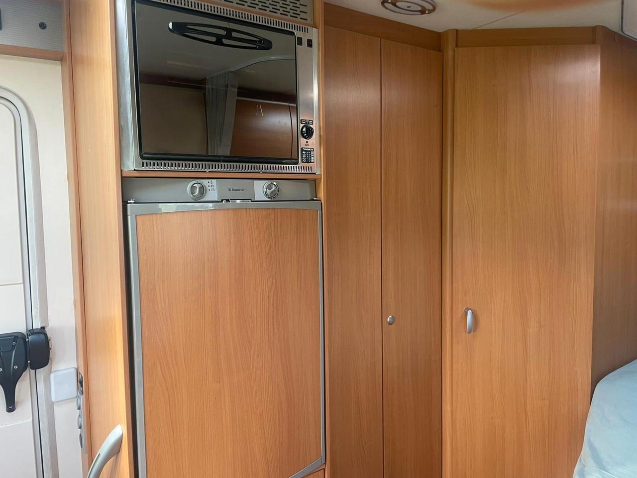 Bürstner Viseo 696 Motorhome con letto matrimoniale