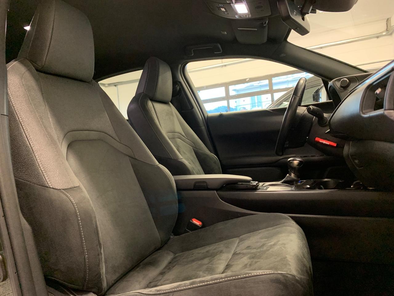 Lexus UX Hybrid 4WD Luxury 2.0 CV 184