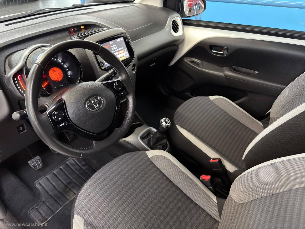 TOYOTA Aygo 1.0 VVT-i 72 CV 5p. x-play NEOPATENTATI