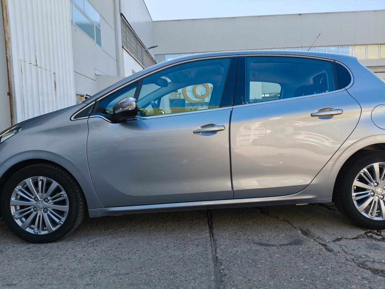 Peugeot 208 anno 2019 full optional