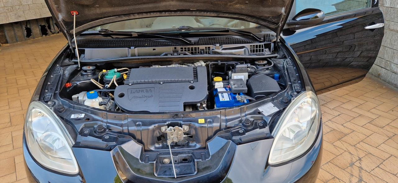 Lancia Ypsilon 1.3 MJT 75 CV Oro